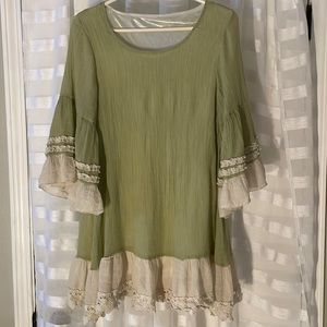 Gorgeous Girlie Bell Sleeves and Lace Top